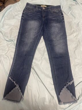 Dark Wash Women’s Jeans with Frayed Triangle Hem